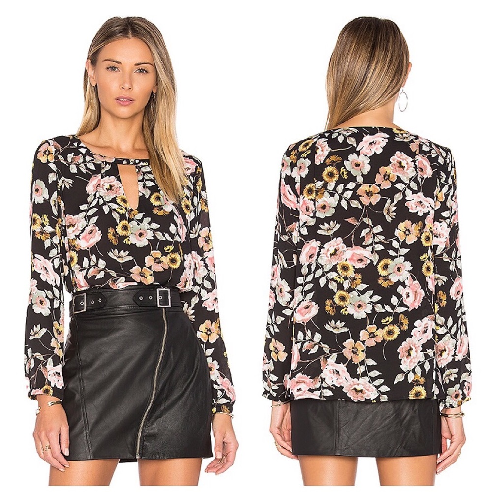 CUPCAKES AND CASHMERE JUPITER TOP NECKLINE KEYHOLE